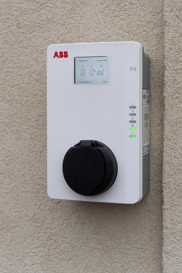 Air 201 *